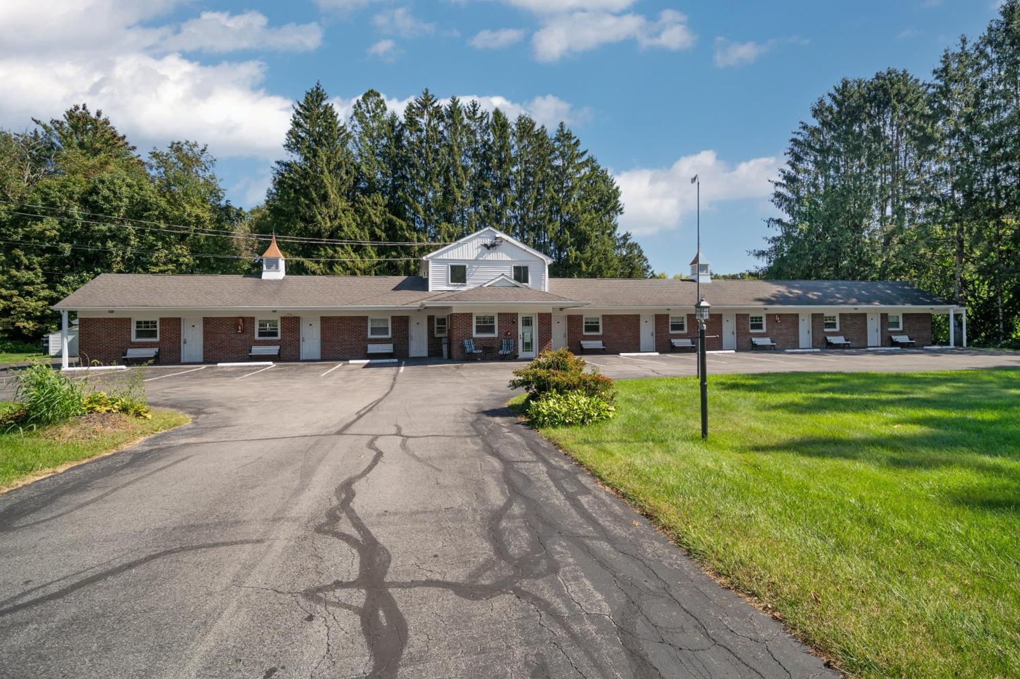 Birches Motel Saratoga Springs Bagian luar foto