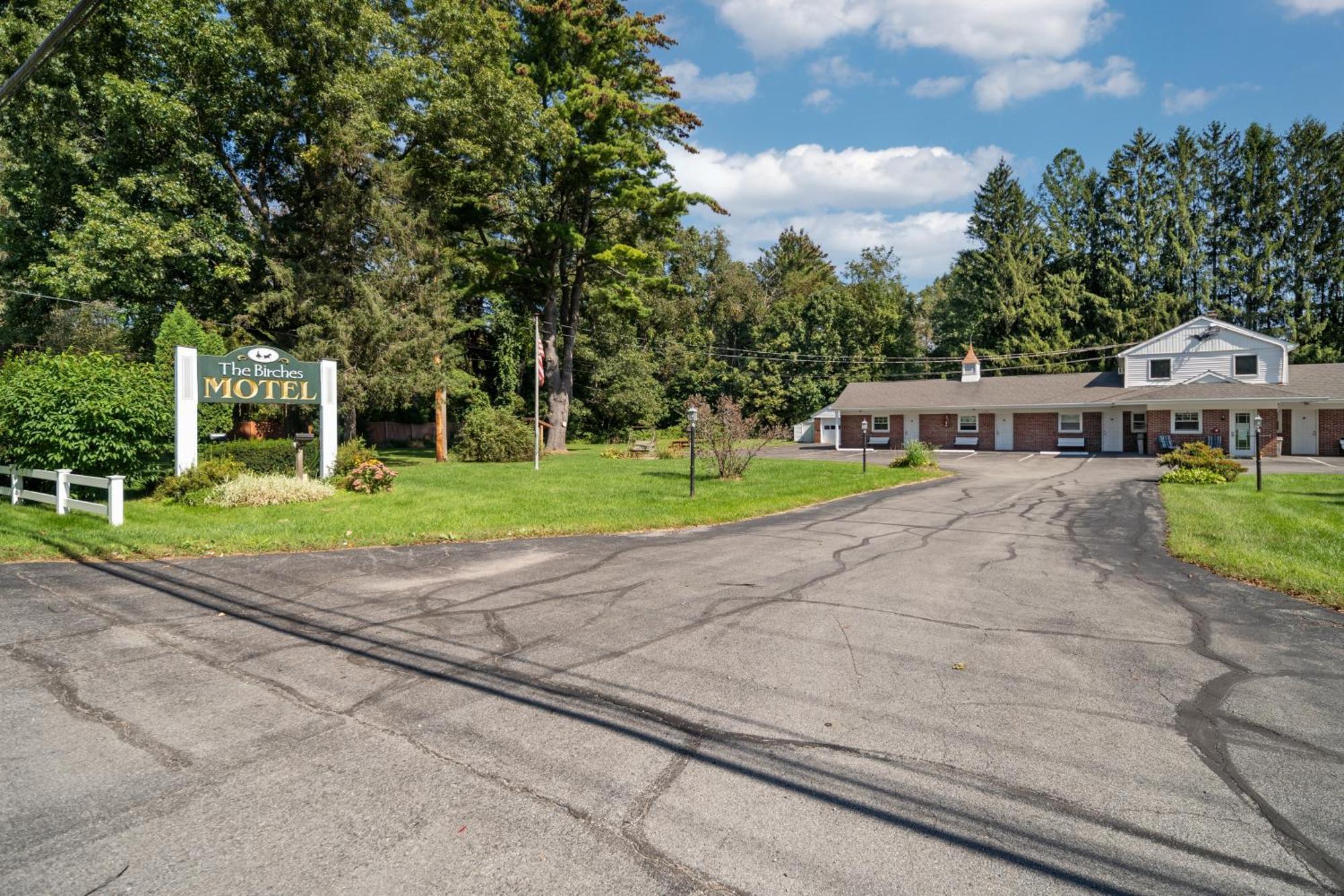 Birches Motel Saratoga Springs Bagian luar foto